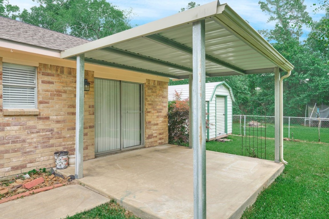 619 Pinewood Drive Conroe, TX 77385 - Photo 44 of 44 a view of a backyard with a garden