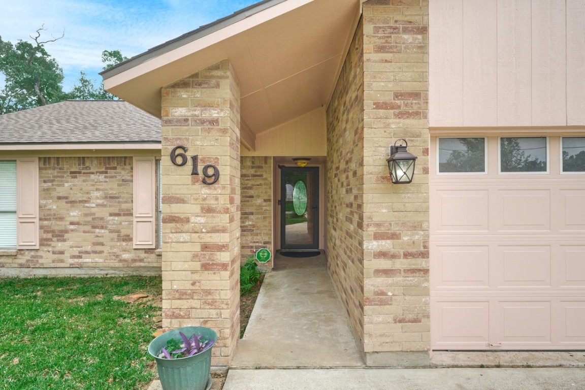 619 Pinewood Drive Conroe, TX 77385 - Photo 5 of 44 a front view of a house with a garden