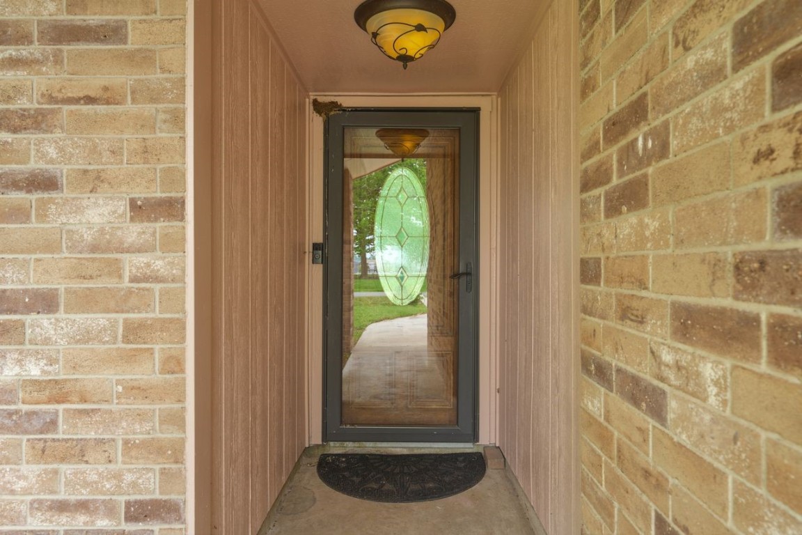 619 Pinewood Drive Conroe, TX 77385 - Photo 6 of 44 a view of a porch