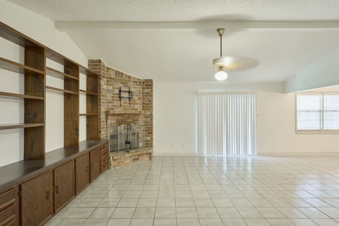 619 Pinewood Drive Conroe, TX 77385 - Photo 8 of 44 a view of empty room with windows