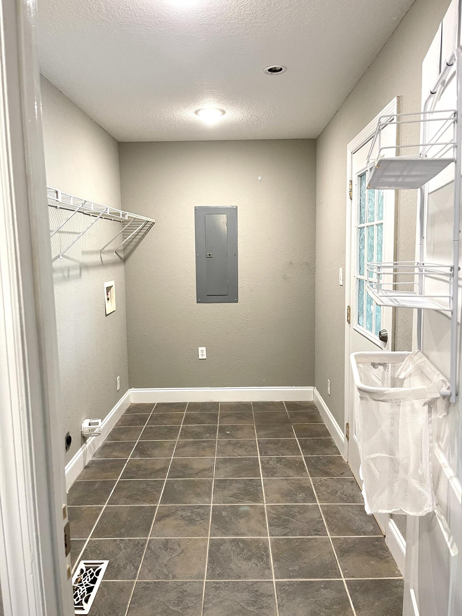 342 Elliott Street Soddy Daisy, TN 37379 - Photo 12 of 27 Laundry