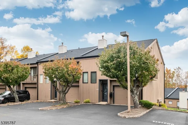 $549,000 | 1146 Stephanie Drive, Unit 1146, North Caldwell, NJ 07006