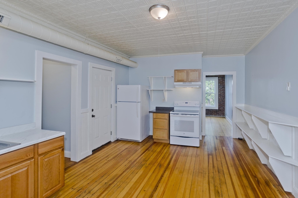 56 Pine Street Holyoke, MA 01040 - Photo 7 of 27