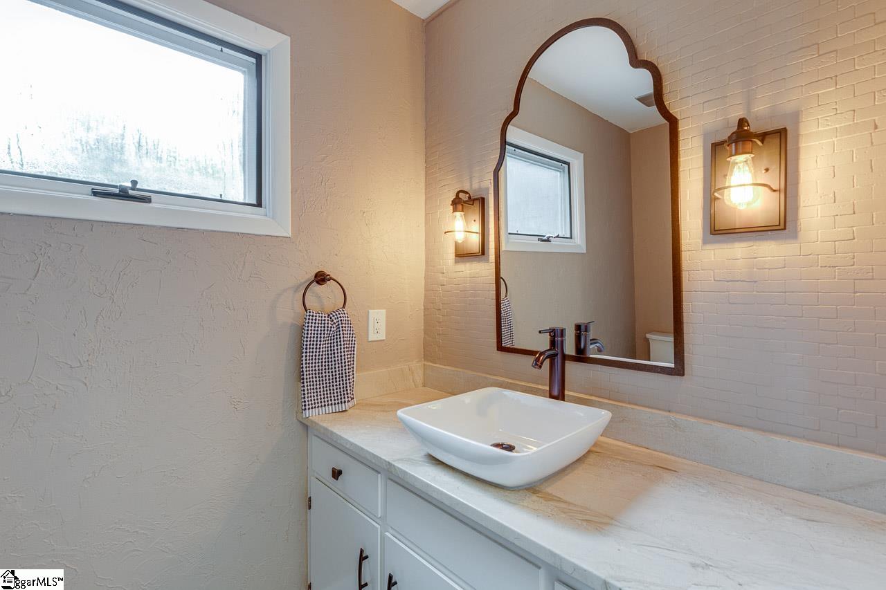 2 Hickory Ridge Greenville, SC 29609 - Photo 6 of 33