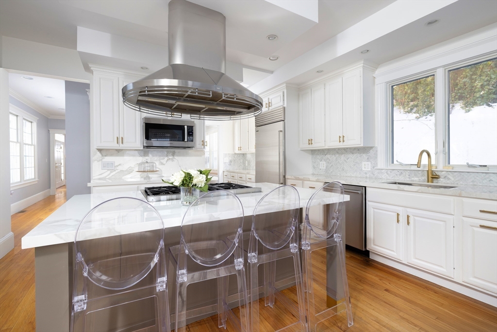 110 Avalon Road Newton, MA 02468 - Photo 8 of 28