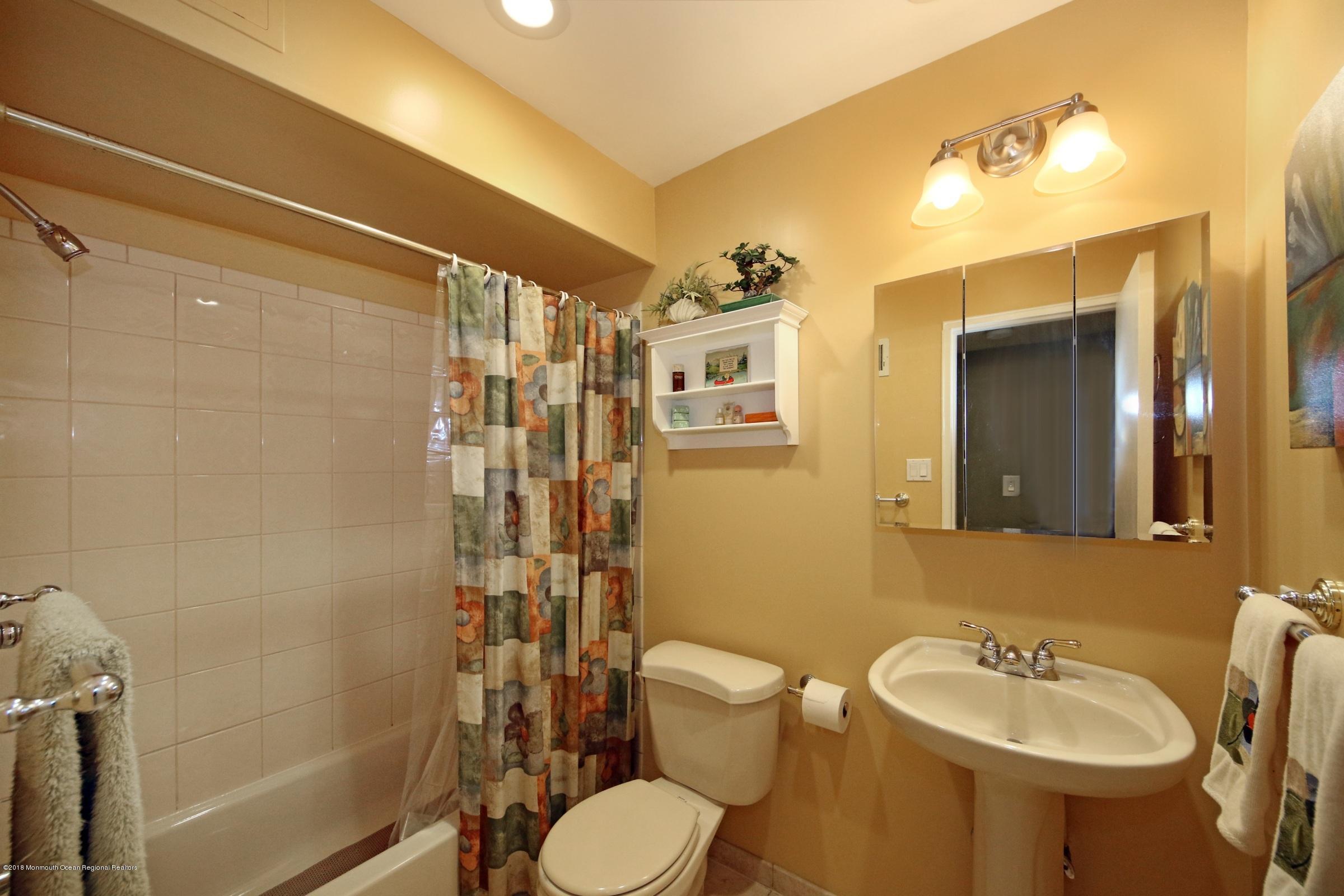 200 Portland Road, Unit B17 Highlands, NJ 07732 - Photo 16 of 32 FULL BATH