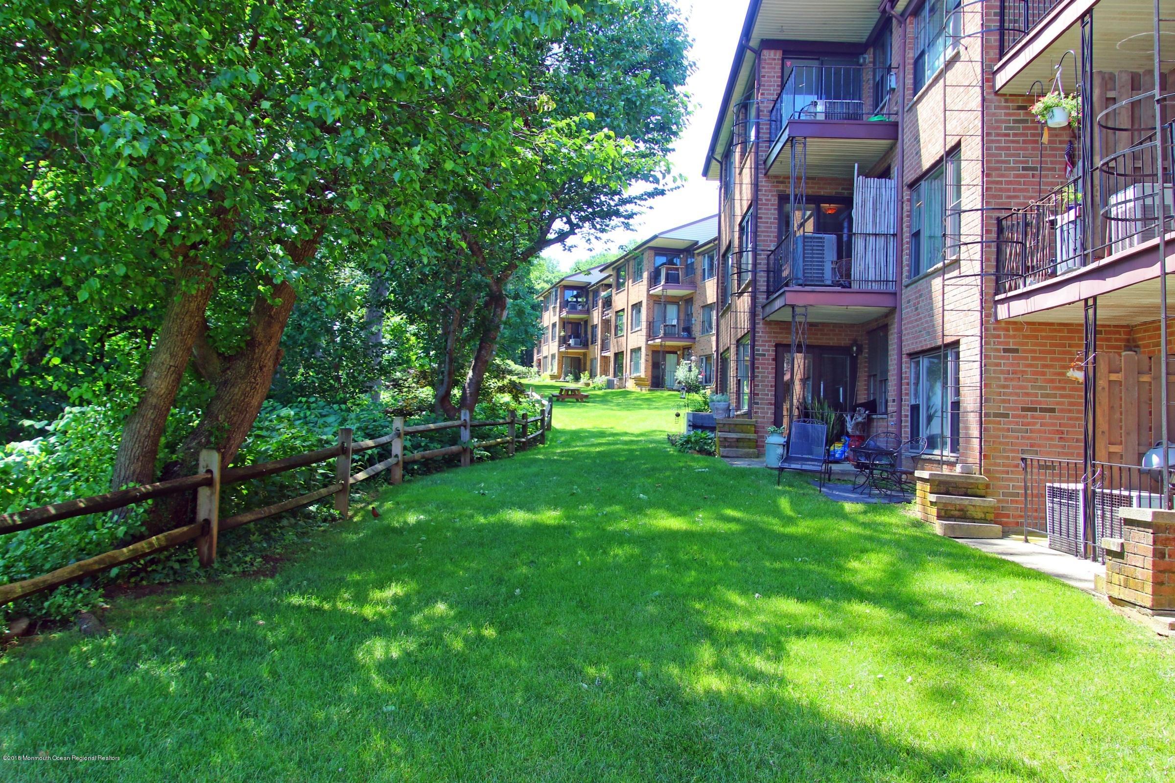 200 Portland Road, Unit B17 Highlands, NJ 07732 - Photo 26 of 32 SIDE YARD