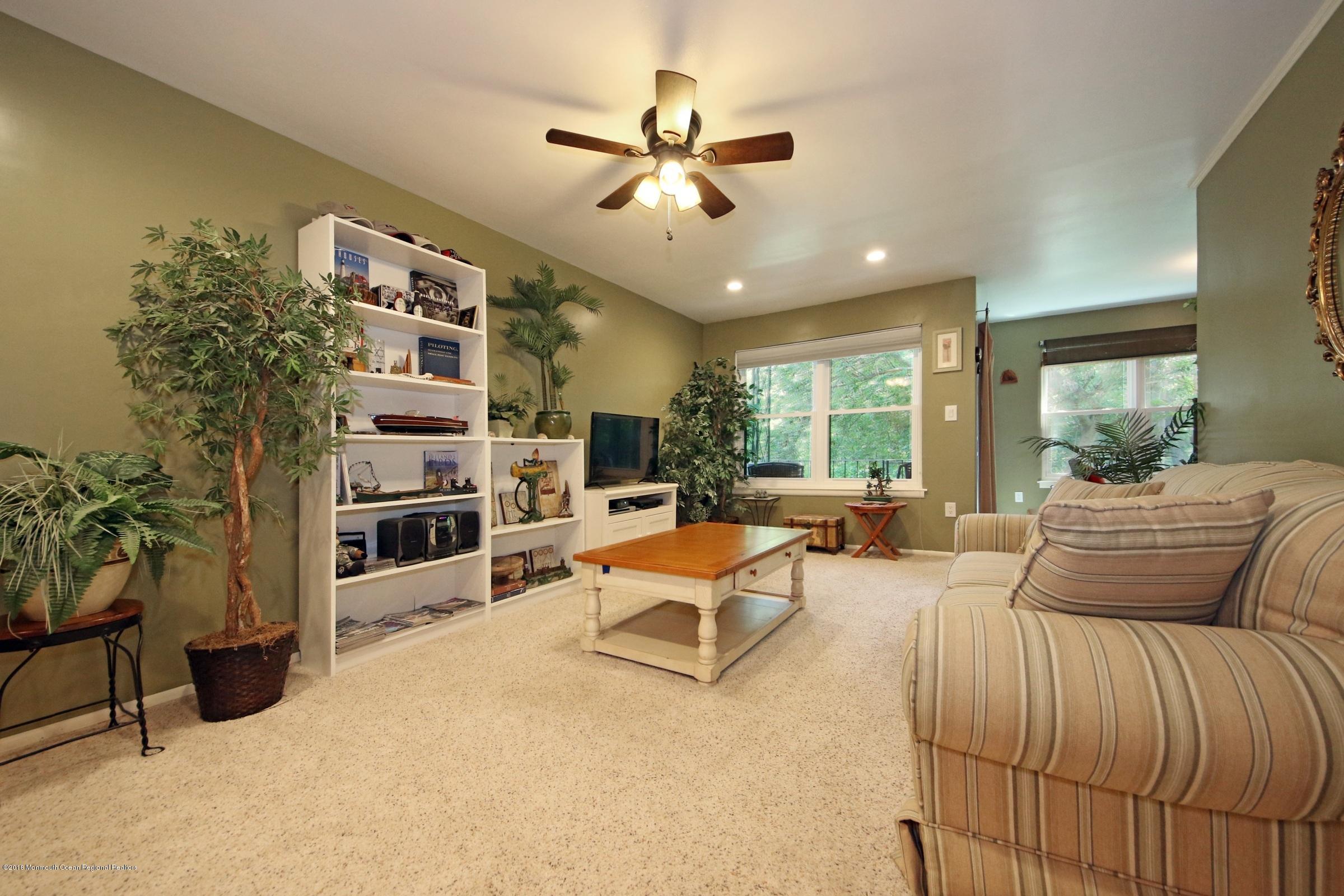 200 Portland Road, Unit B17 Highlands, NJ 07732 - Photo 3 of 32 LIVING ROOM
