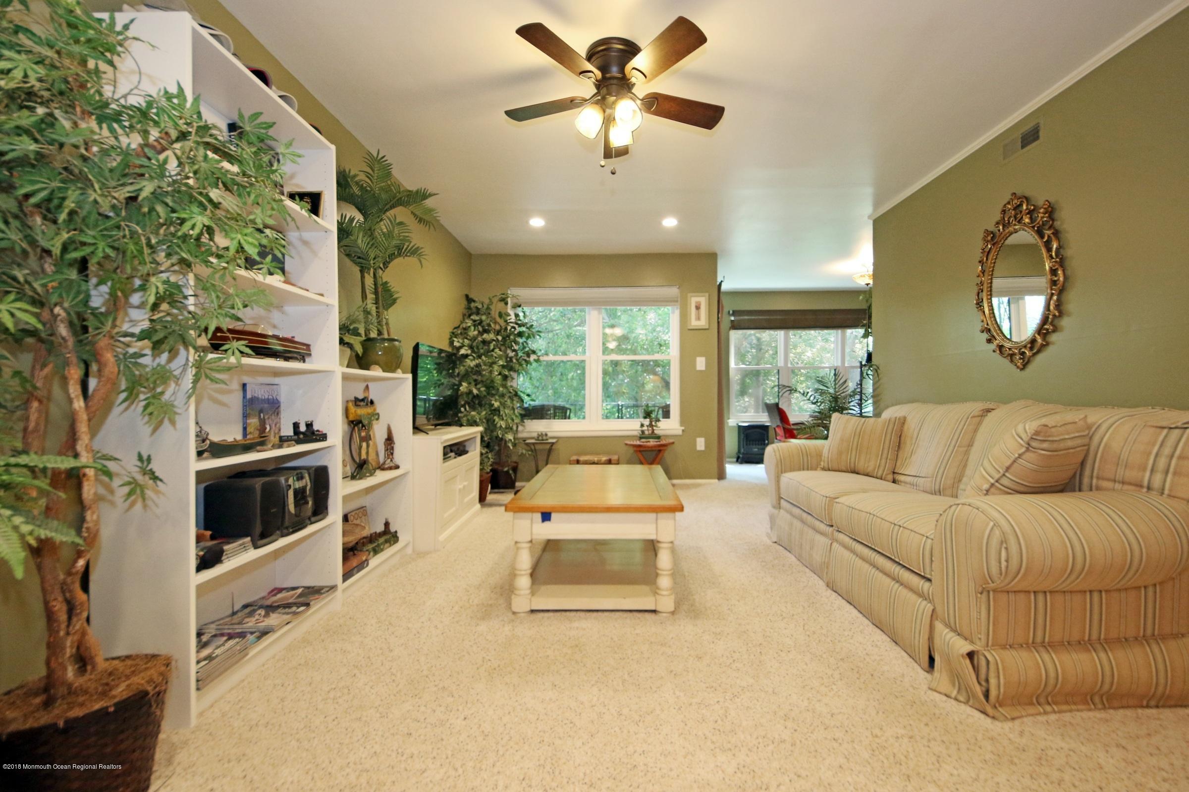 200 Portland Road, Unit B17 Highlands, NJ 07732 - Photo 4 of 32 LIVING ROOM
