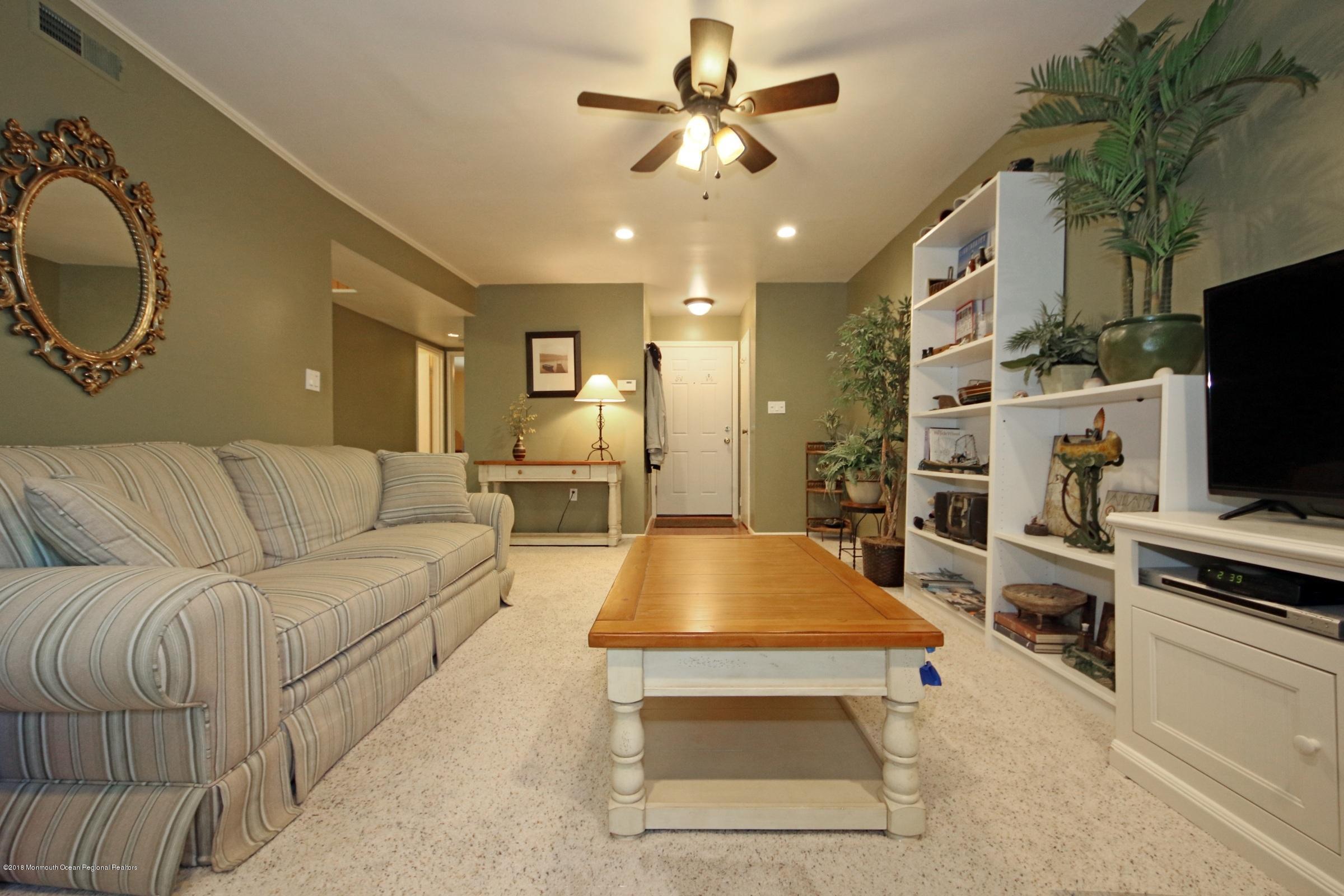 200 Portland Road, Unit B17 Highlands, NJ 07732 - Photo 6 of 32 LIVING ROOM