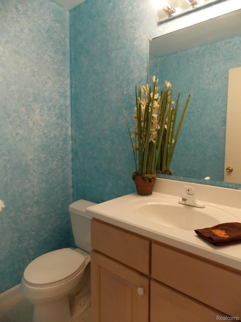 482 Shagbark Drive Rochester, MI 48309 - Photo 12 of 37 Updated Powder Room