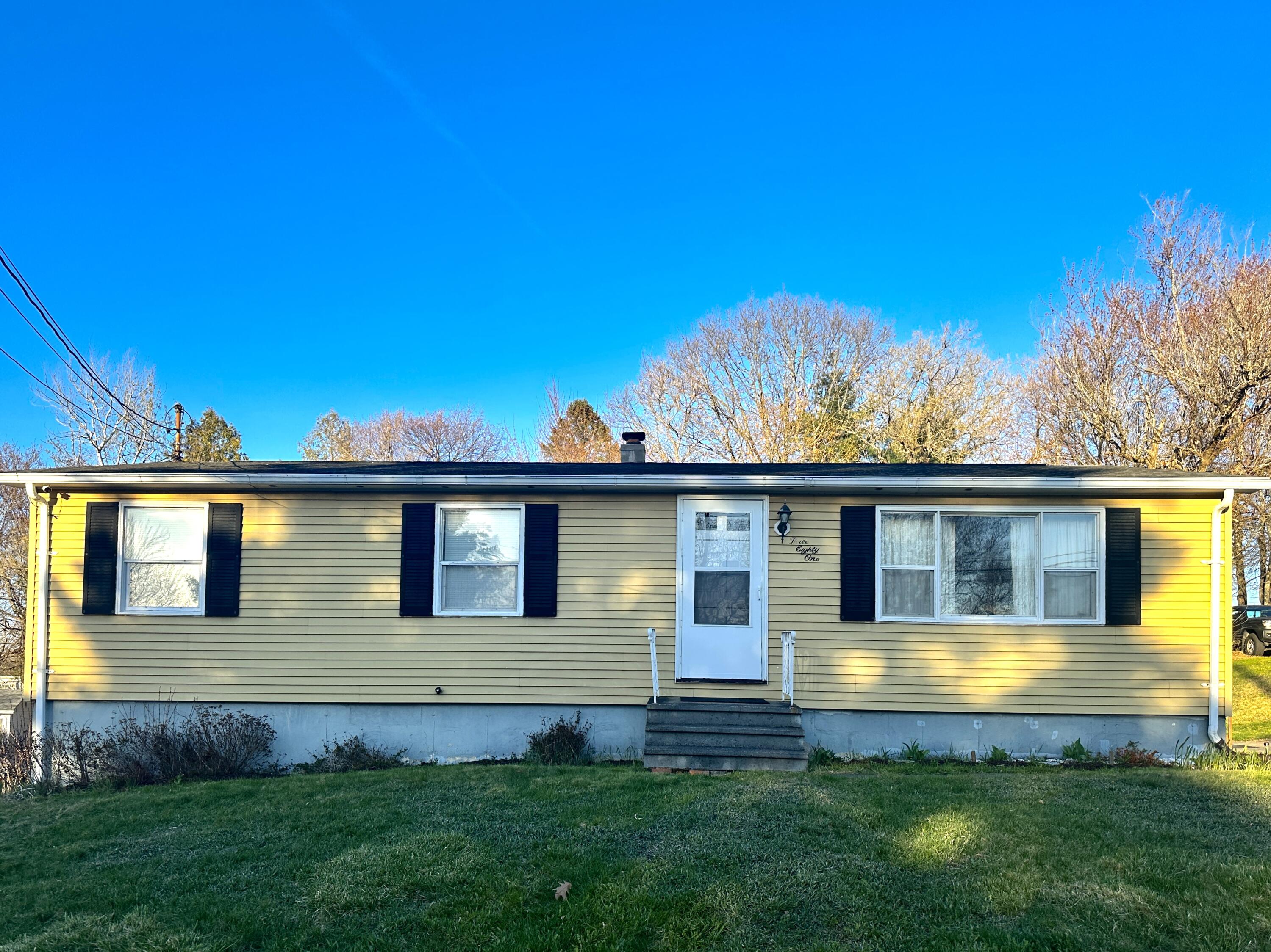 381 Birch Street Bangor, ME 04401 - Photo 3 of 34 IMG_2139