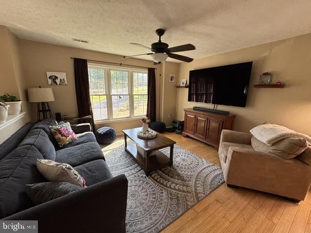 780 Lower Valley Road Strasburg, VA 22657 - Photo 6 of 21 Living Room