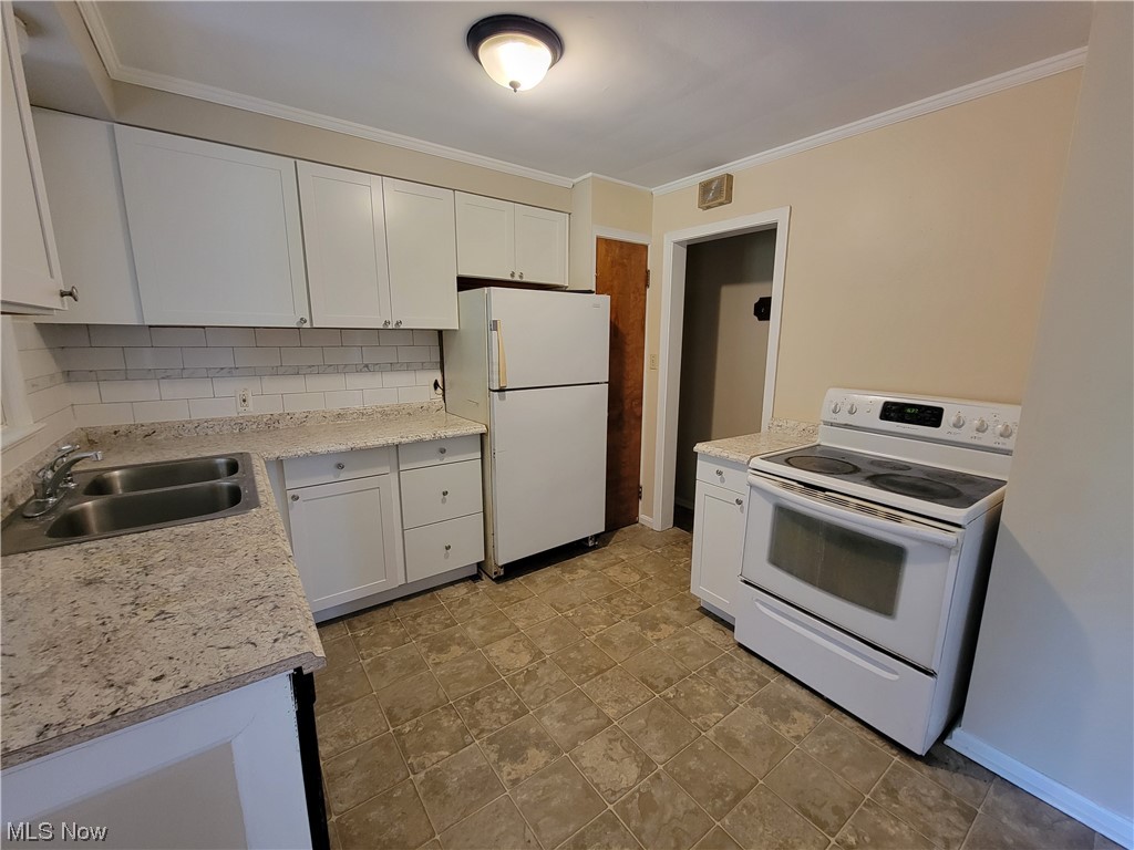 1639 Overbrook Road Cleveland, OH 44124 - Photo 10 of 25