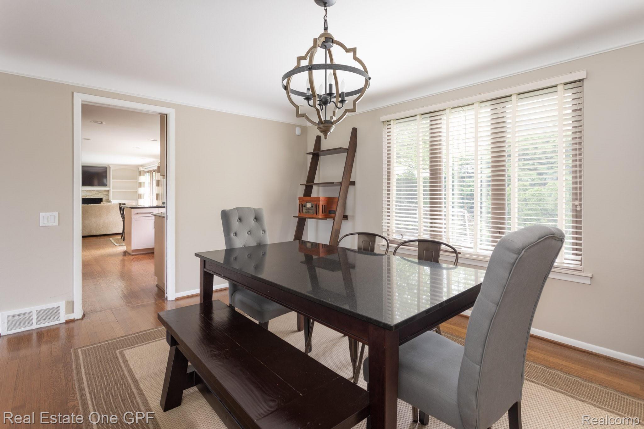559 Cook Road Grosse Pointe, MI 48236 - Photo 15 of 47 24.jpg