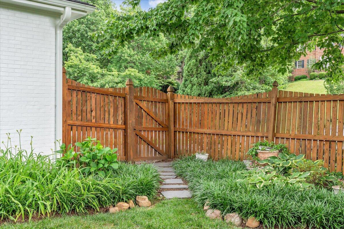 21 Queen Regent Court Blue Ridge, VA 24064 - Photo 55 of 70 64-MIB04591