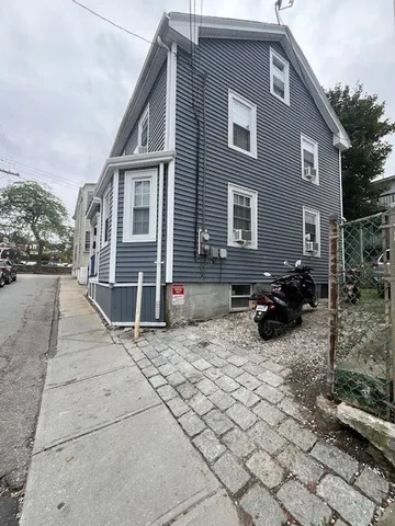 $4,750 | 37 Ann Street, Unit 2, Newport, RI 02840
