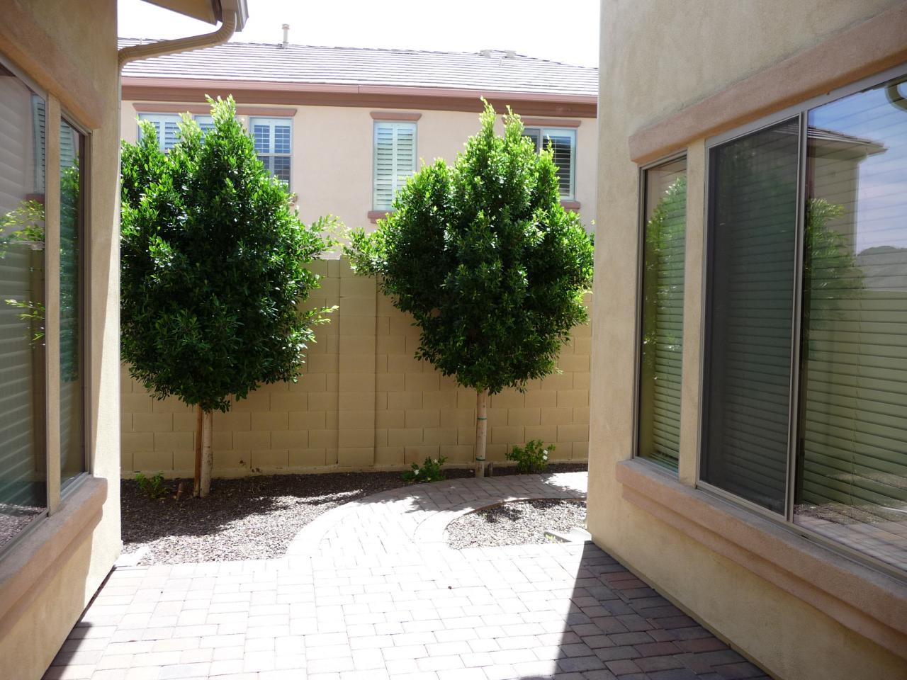 5809 West Rowel Road Phoenix, AZ 85083 - Photo 38 of 40 side patio