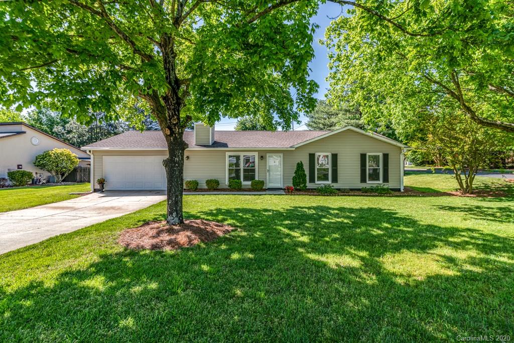 10125 Fairway Ridge Road Charlotte, NC 28277 - Photo 1 of 25 a house with green field in front of it