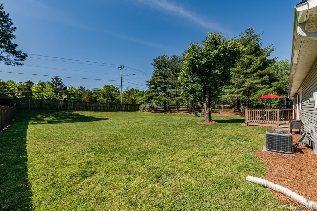 10125 Fairway Ridge Road Charlotte, NC 28277 - Photo 21 of 25 a view of a garden and basketball court
