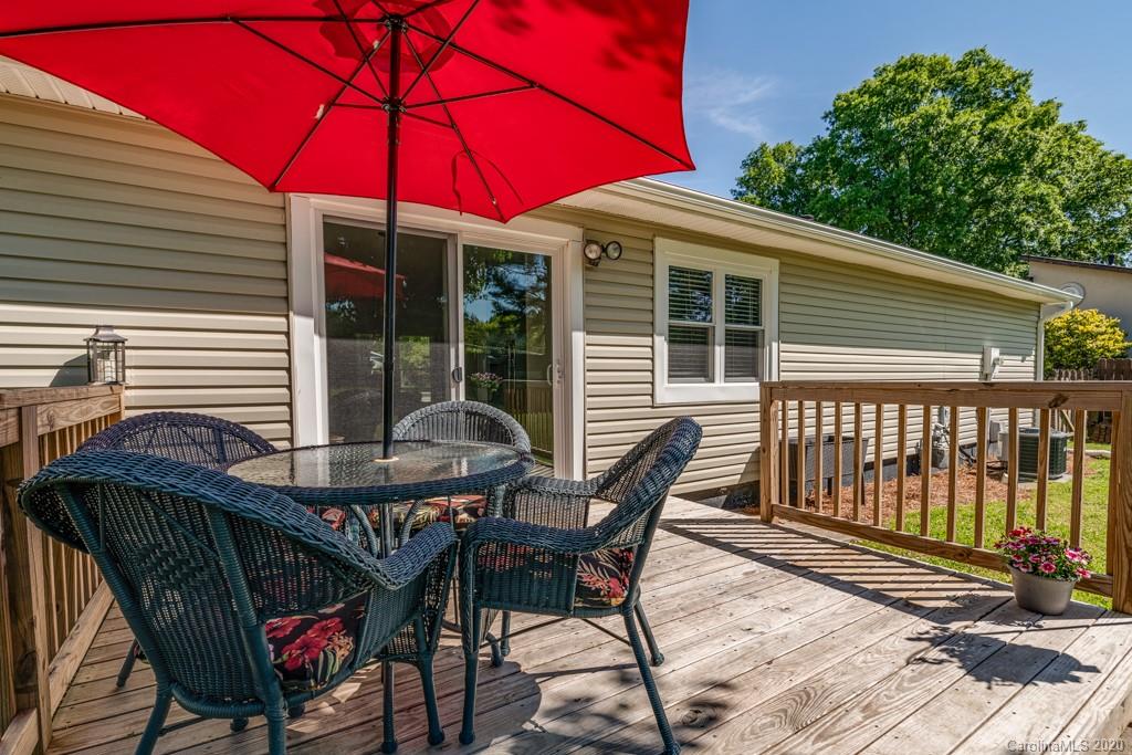 10125 Fairway Ridge Road Charlotte, NC 28277 - Photo 23 of 25 a view of a chairs and table in the patio