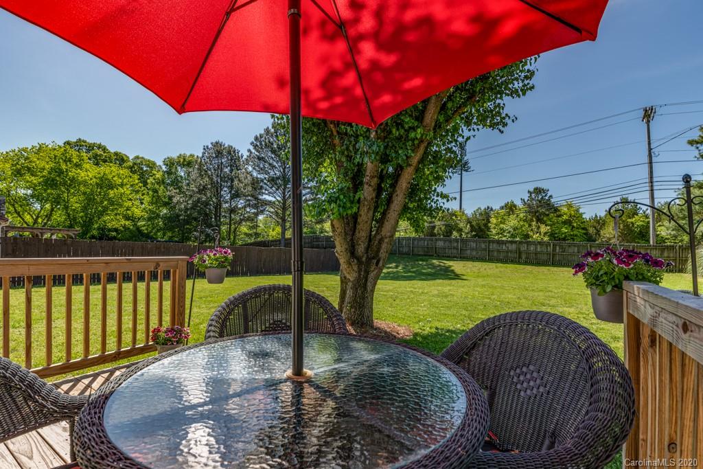 10125 Fairway Ridge Road Charlotte, NC 28277 - Photo 25 of 25 a backyard of a house with table and chairs