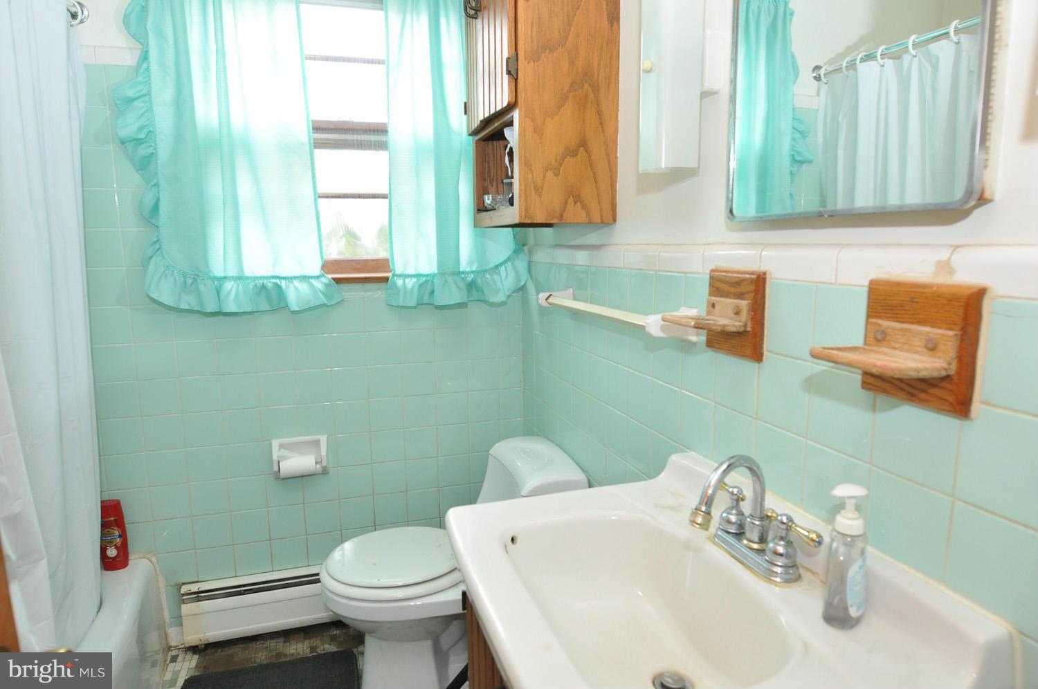 8510 Hawkins Creamery Road Gaithersburg, MD 20882 - Photo 12 of 30 Full Hall Bath #1