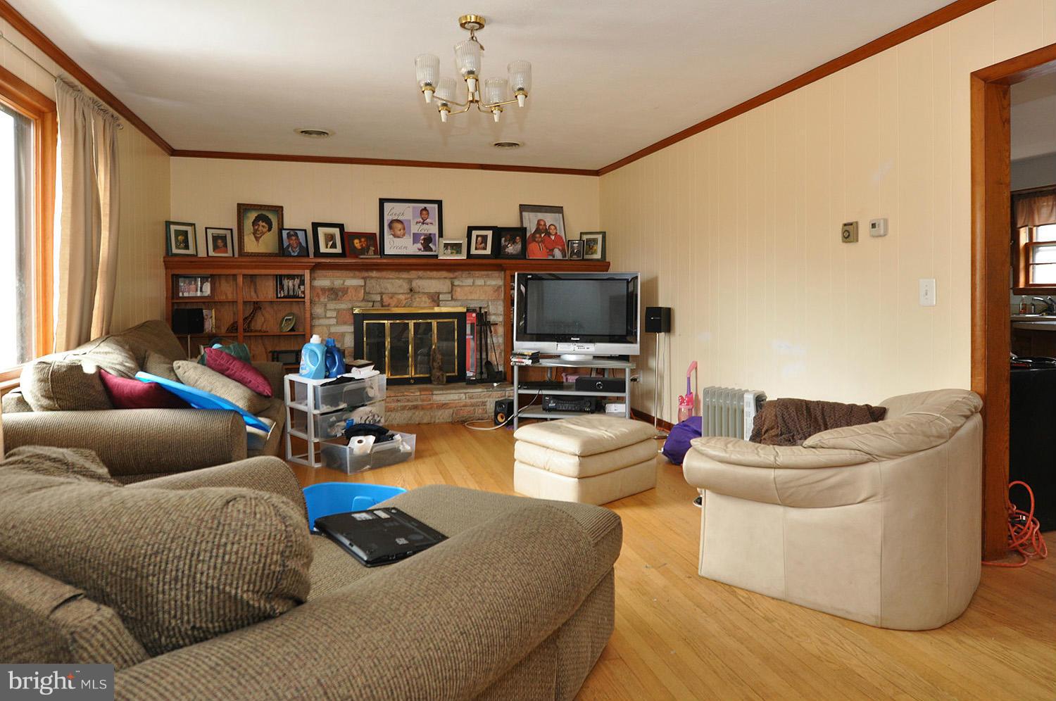 8510 Hawkins Creamery Road Gaithersburg, MD 20882 - Photo 3 of 30 Living Room