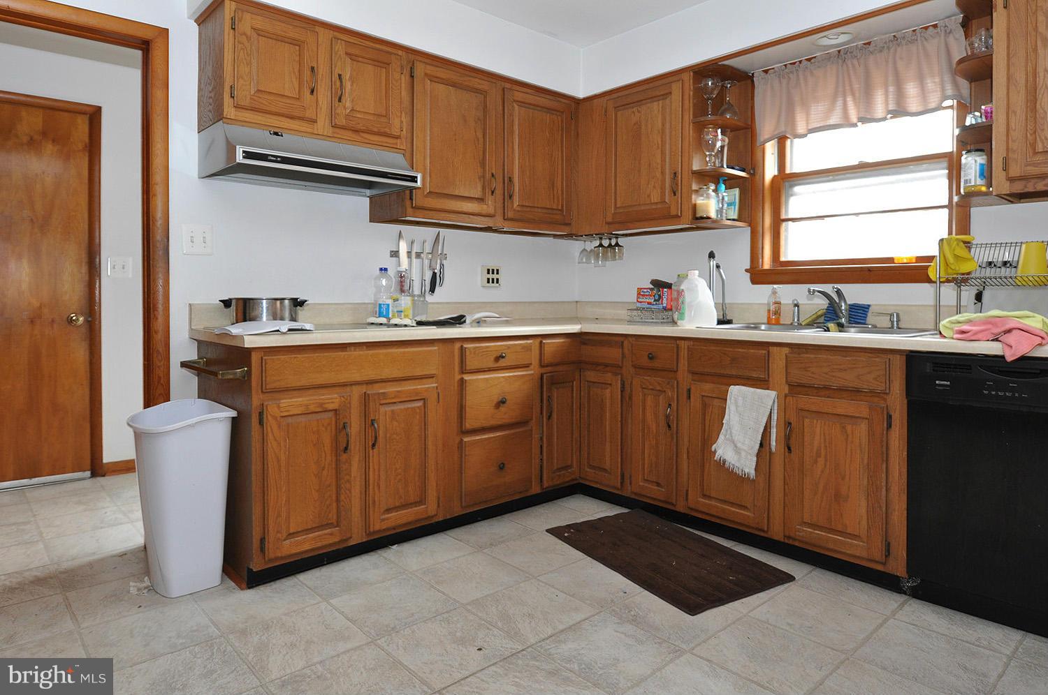 8510 Hawkins Creamery Road Gaithersburg, MD 20882 - Photo 7 of 30 Kitchen