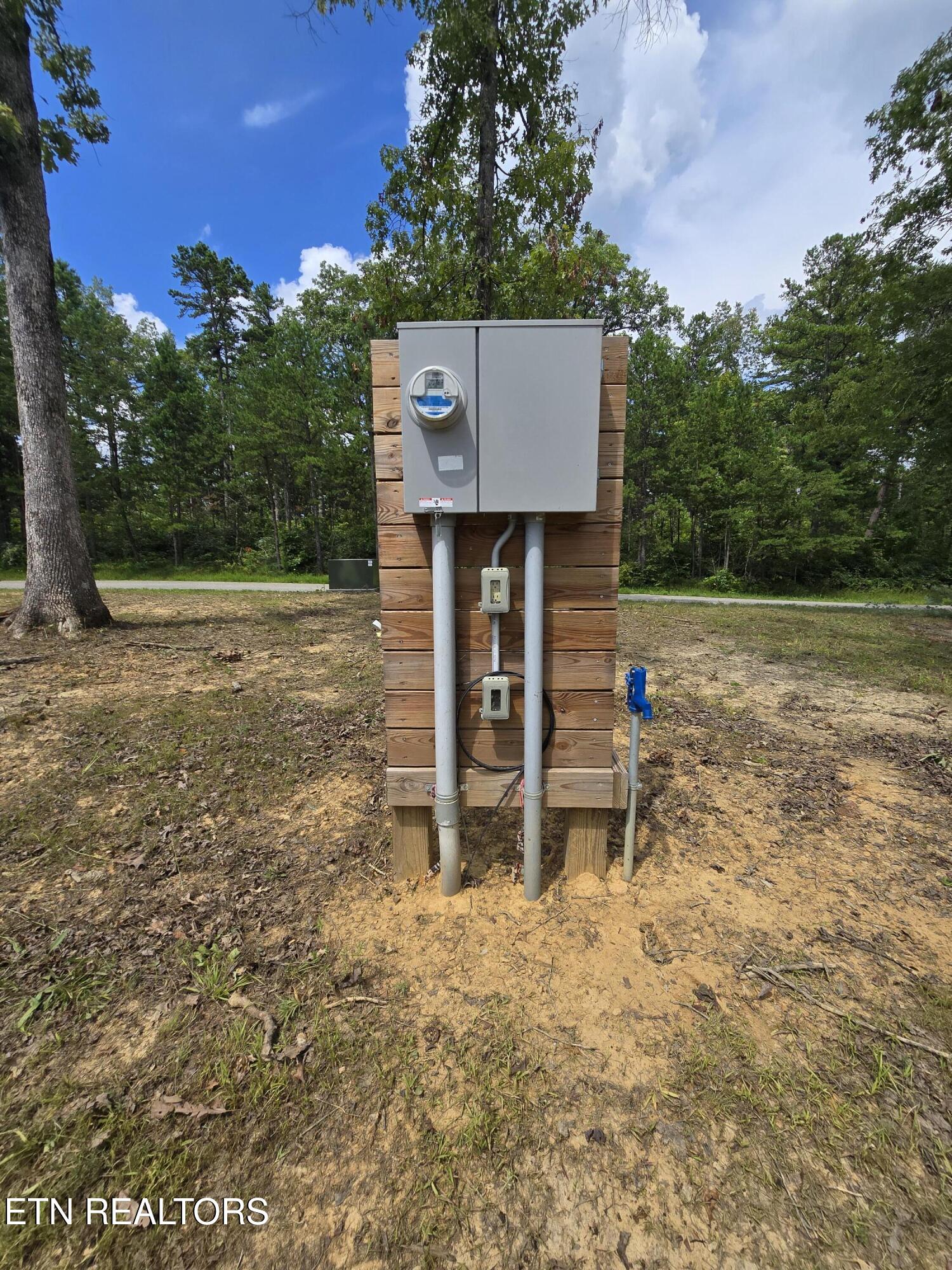 1496 Darrow Ridge Road Jamestown, TN 38556 - Photo 4 of 25 200 amp service w/rv hook up