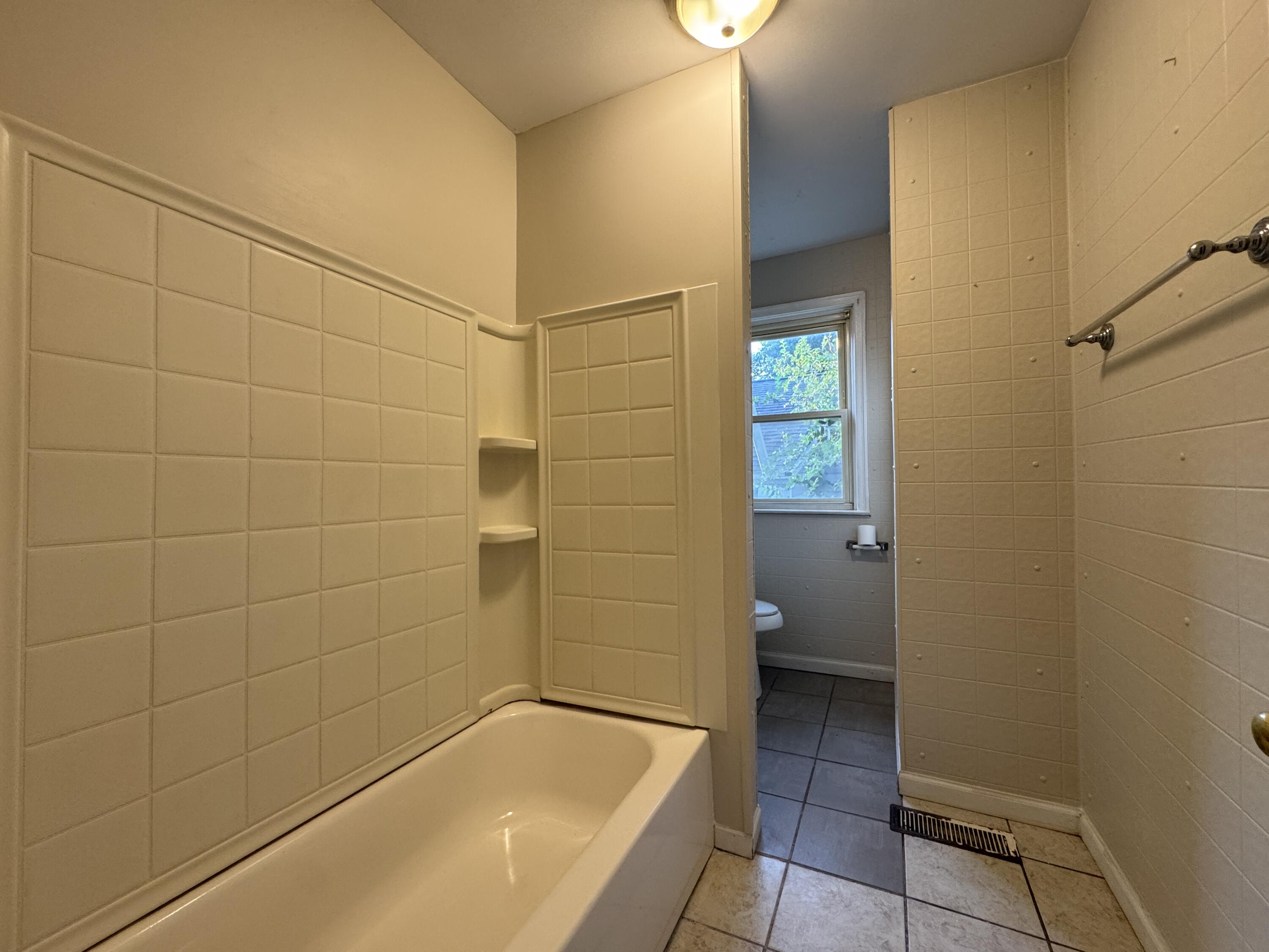 403 Liberty Road Northeast Roanoke, VA 24012 - Photo 16 of 20 a bathroom with a bathtub and toilet