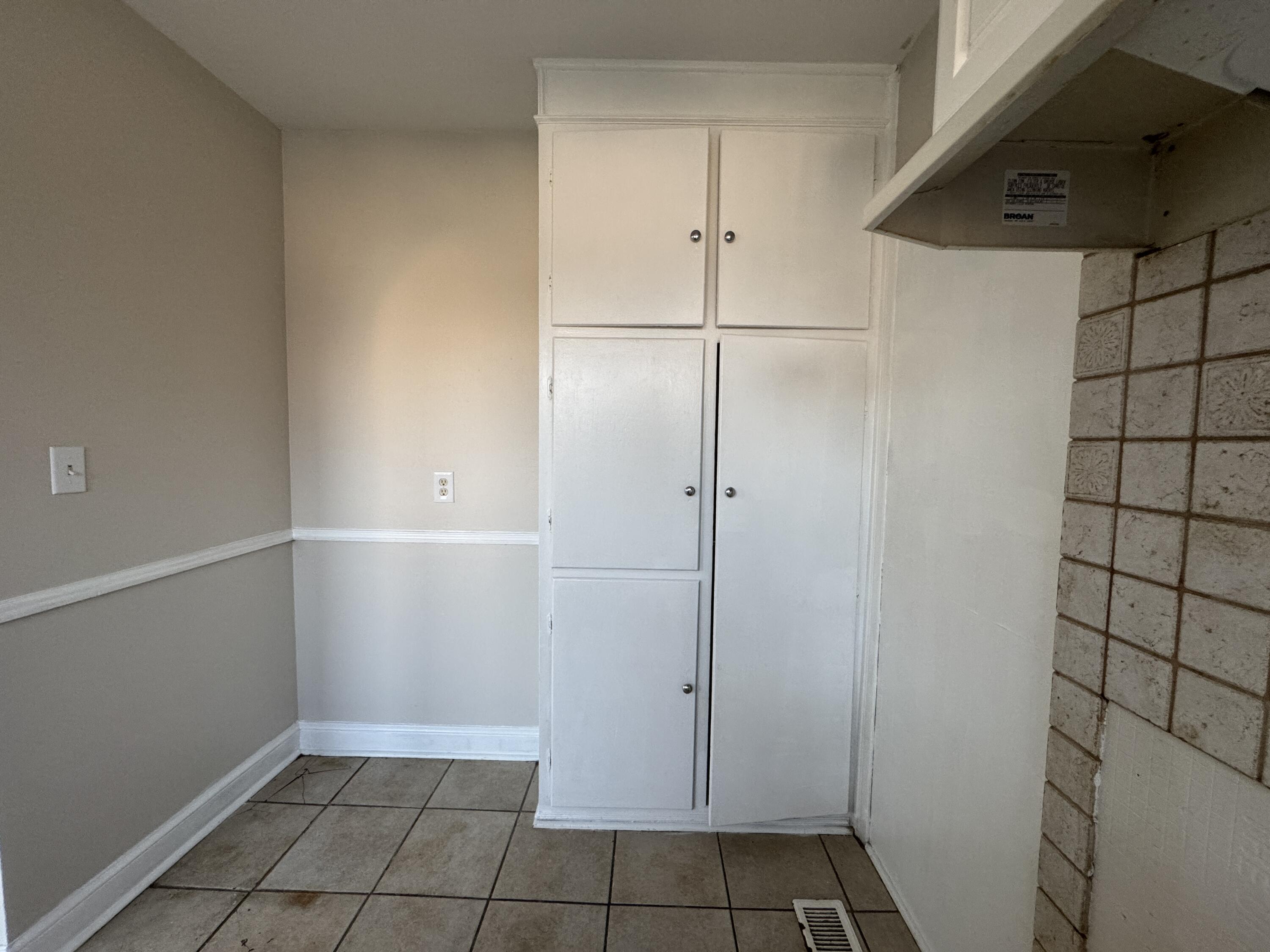 403 Liberty Road Northeast Roanoke, VA 24012 - Photo 9 of 20 a view of an empty walk in closet