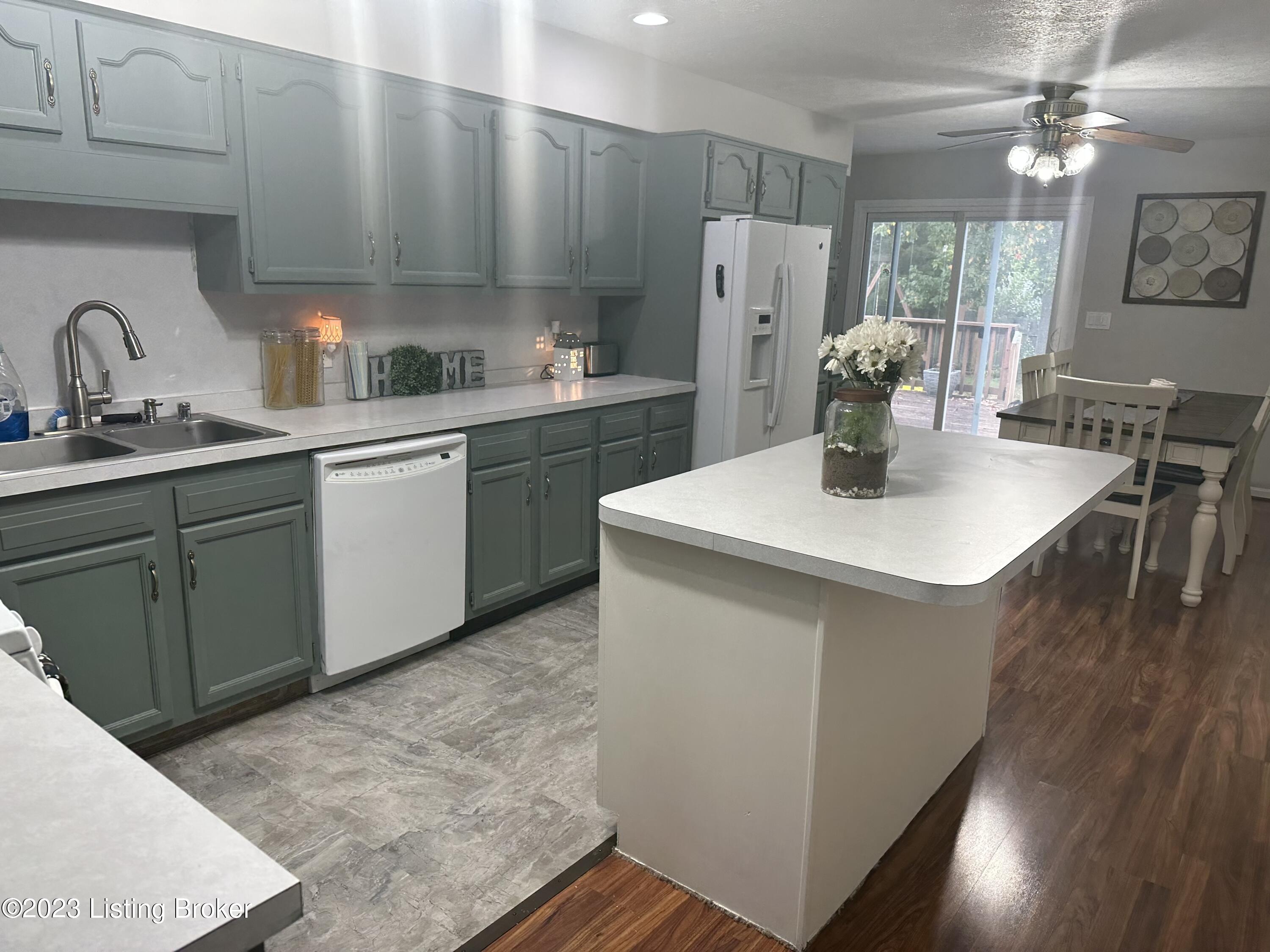 9423 Fairground Road Louisville, KY 40291 - Photo 5 of 24 image00002