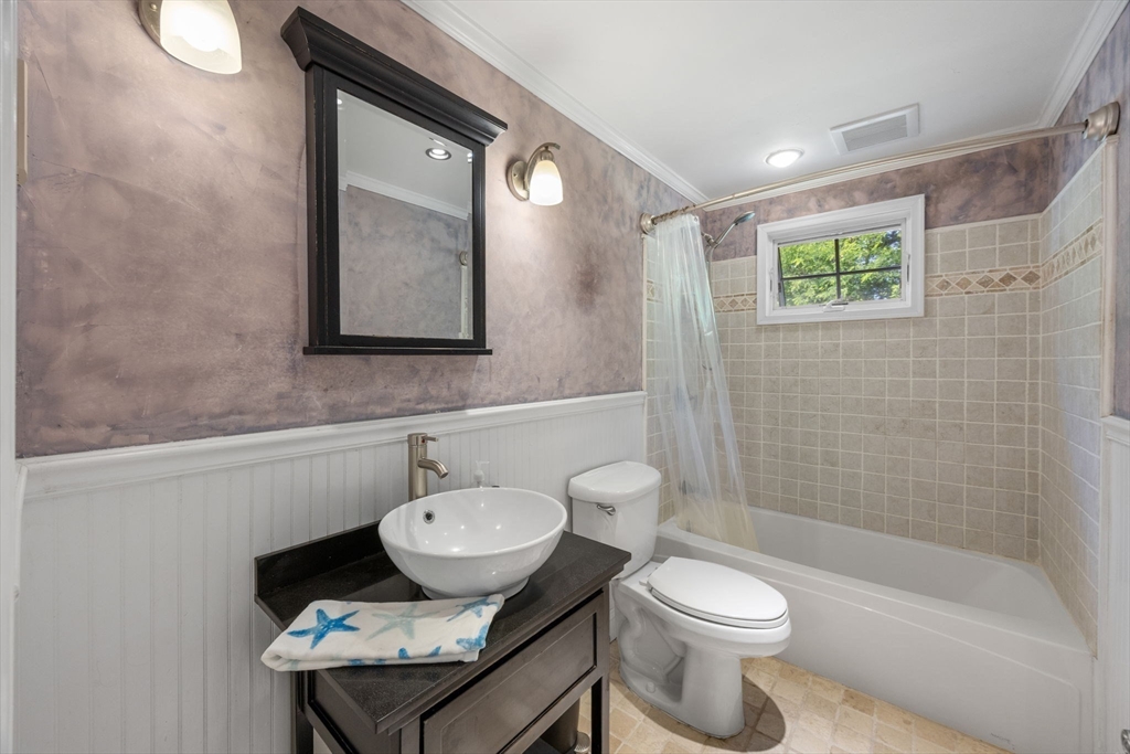 31 Chase Road Sandwich, MA 02537 - Photo 5 of 36 Gallery Image 5
