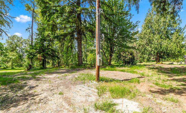 a view of a yard with basketball court