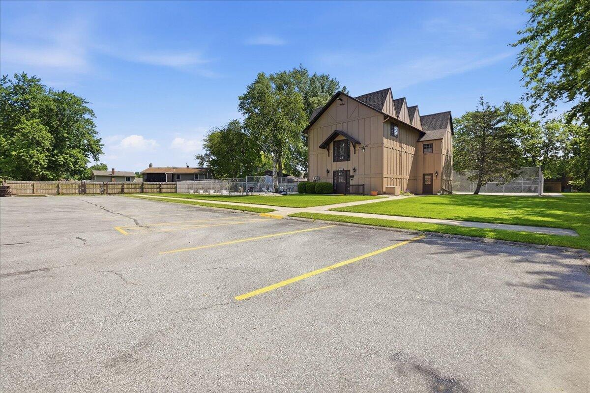 405 Old Stone Road, Unit E4 Munster, IN 46321 - Photo 17 of 25 1200x800