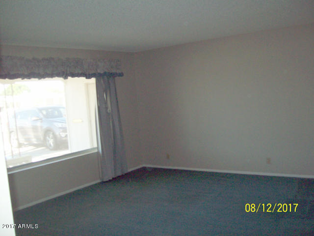 6335 East Decatur Street Mesa, AZ 85205 - Photo 3 of 24 Living Room