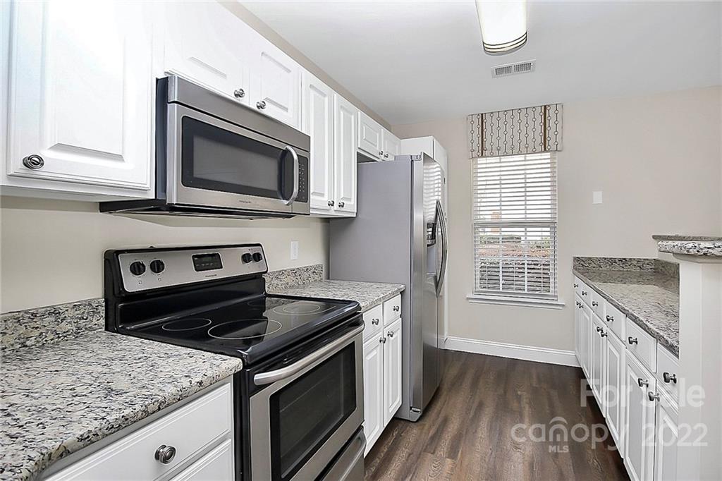 11630 Rabbit Ridge Road Charlotte, NC 28270 - Photo 6 of 32 a kitchen with a stove microwave and sink