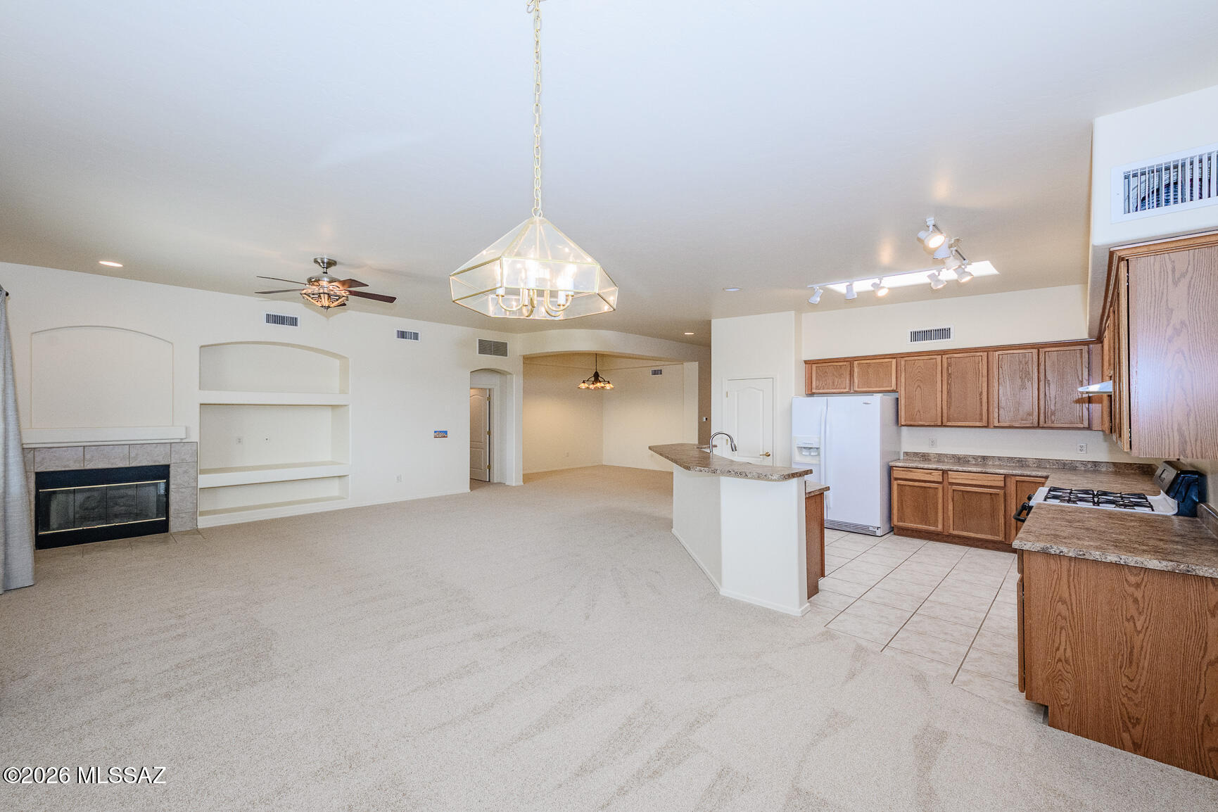 13588 East High Plains Ranch Street Vail, AZ 85641 - Photo 12 of 44 Spacious Kitchen