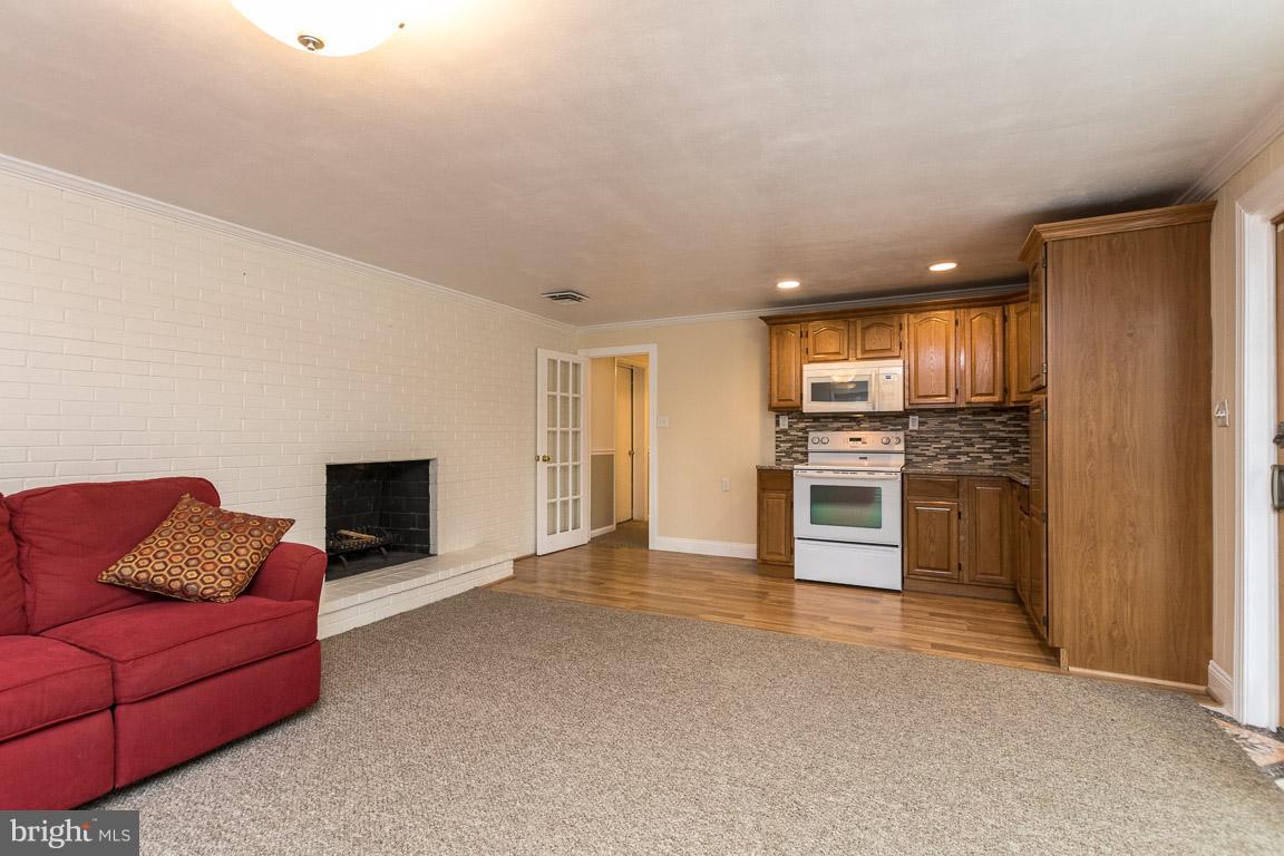 13425 Blenfield Road Phoenix, MD 21131 - Photo 22 of 30 Family Room w/ Kitchenette