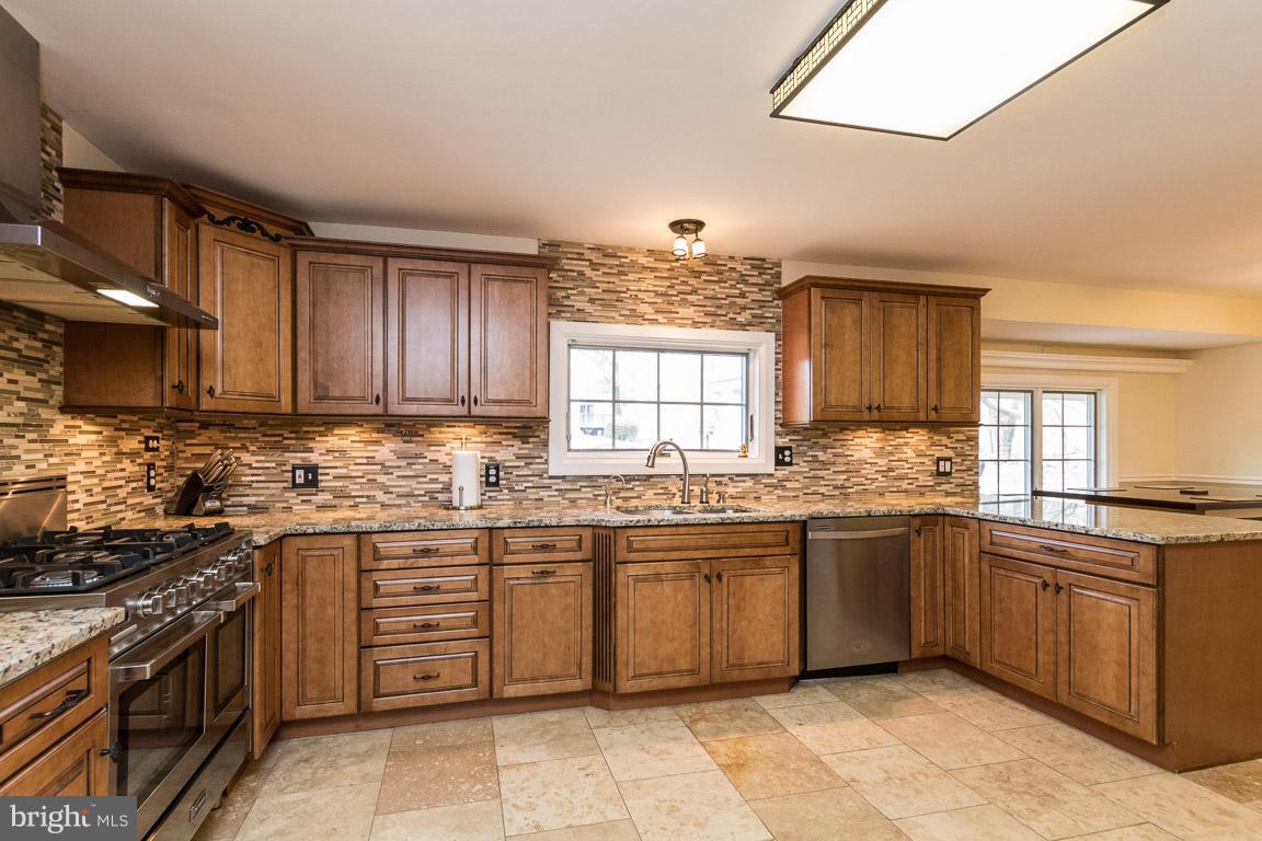 13425 Blenfield Road Phoenix, MD 21131 - Photo 8 of 30 Gourmet Kitchen