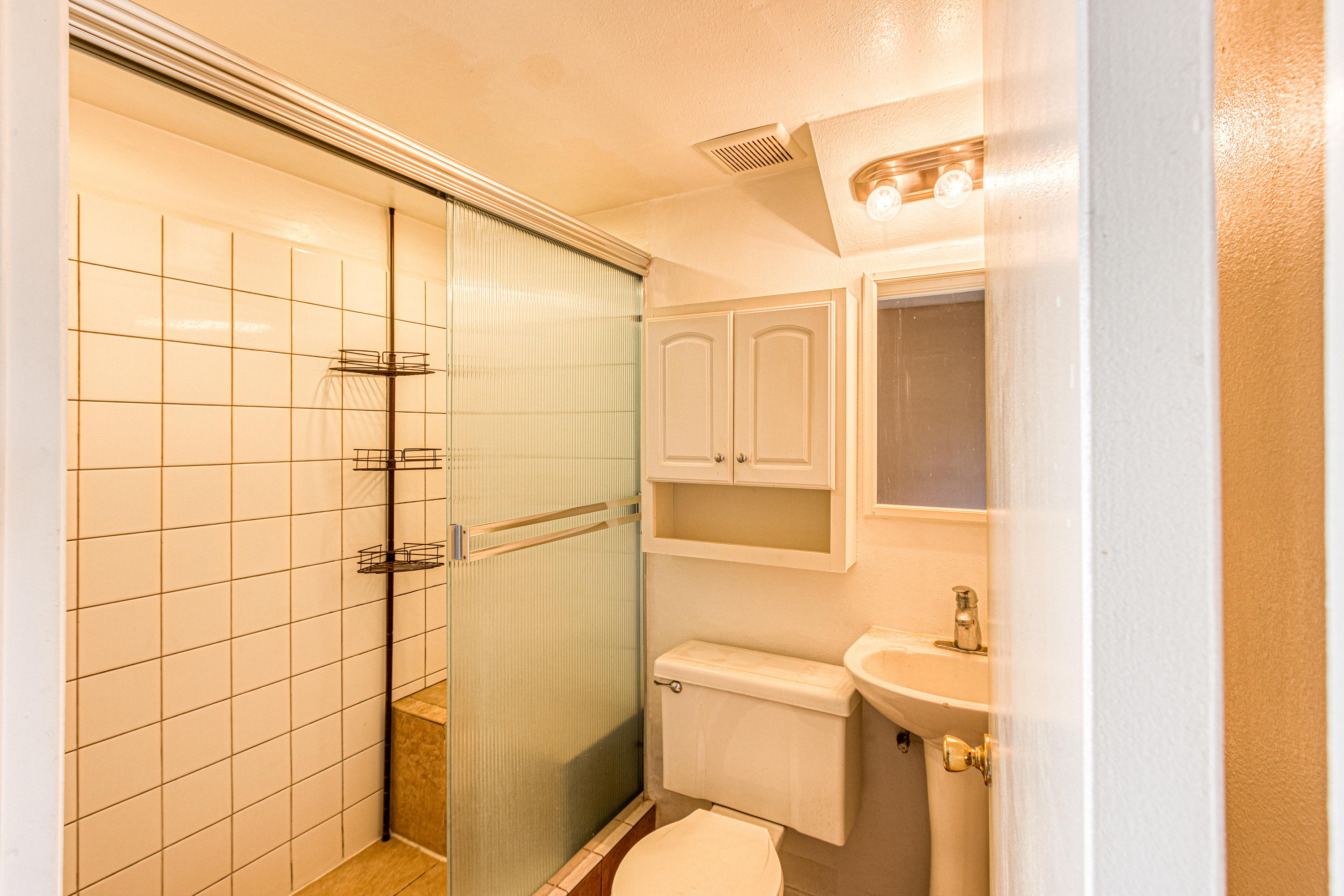 39021 Deer Run Road Palmdale, CA 93551 - Photo 10 of 18 downstairs bath