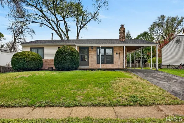 $249,900 | 11828 Foxwood Drive, Maryland Heights, MO 63043