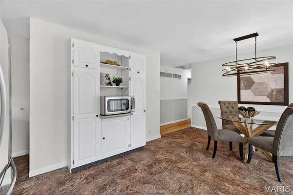 $249,900 | 11828 Foxwood Drive, Maryland Heights, MO 63043