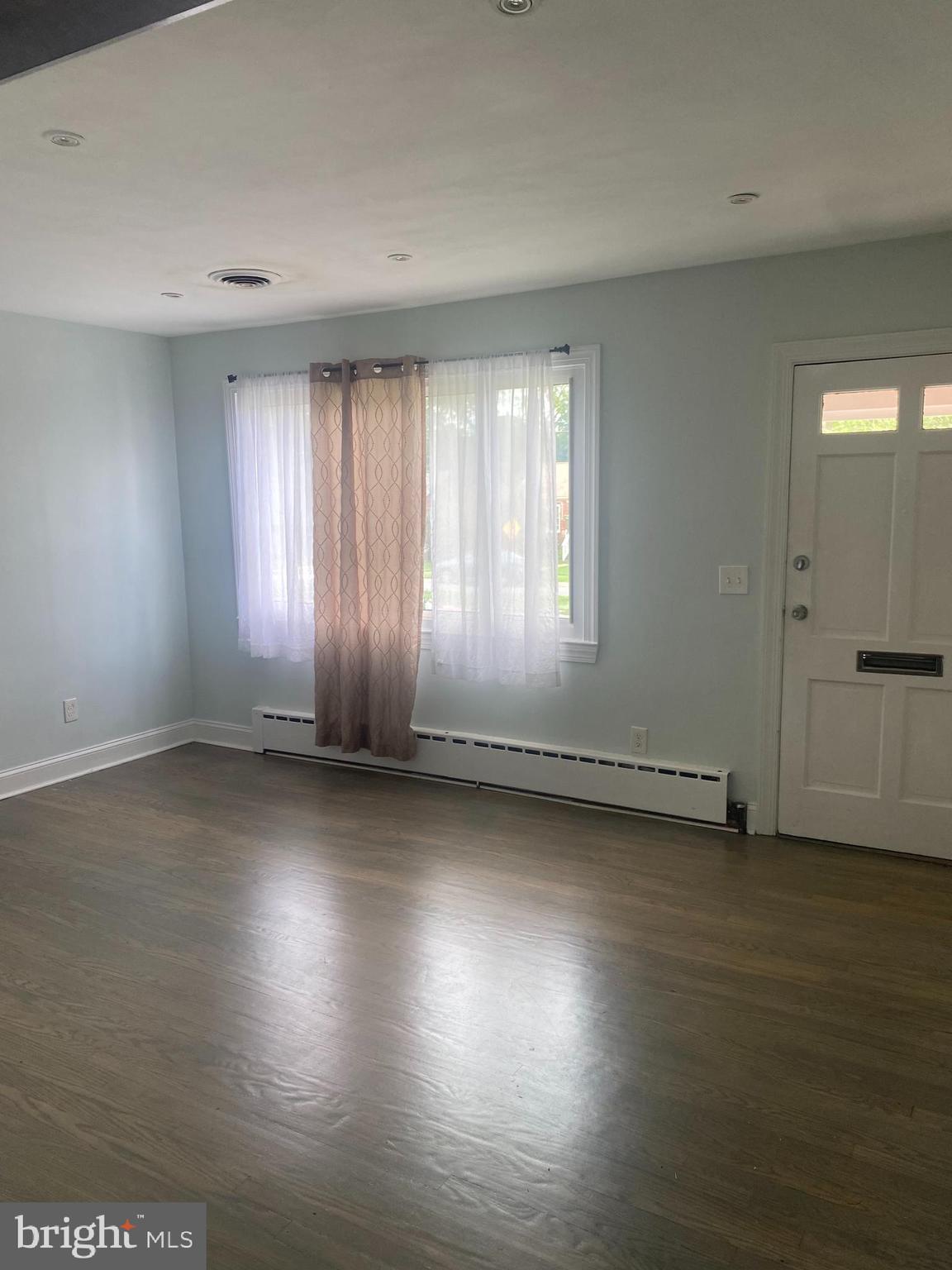 5027 Edgewood Road College Park, MD 20740 - Photo 9 of 22 Living Room