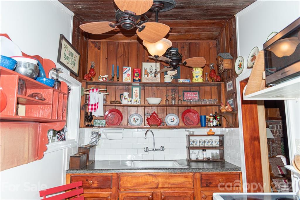 101 Cold Spring Road Burnsville, NC 28714 - Photo 13 of 33 Gallery Image 13