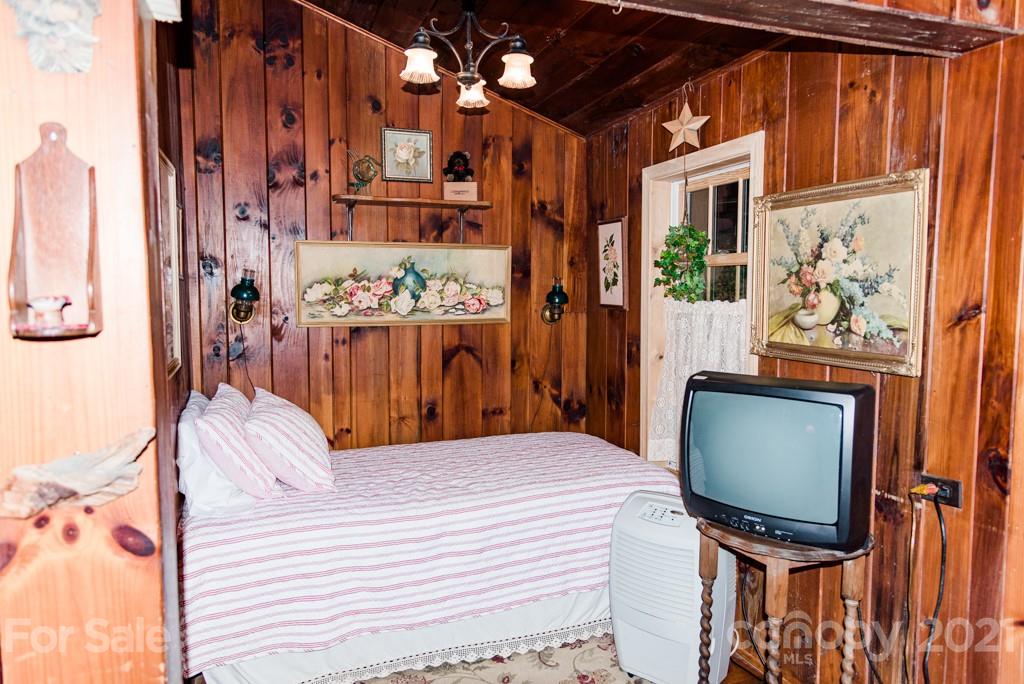 101 Cold Spring Road Burnsville, NC 28714 - Photo 17 of 33 Gallery Image 17