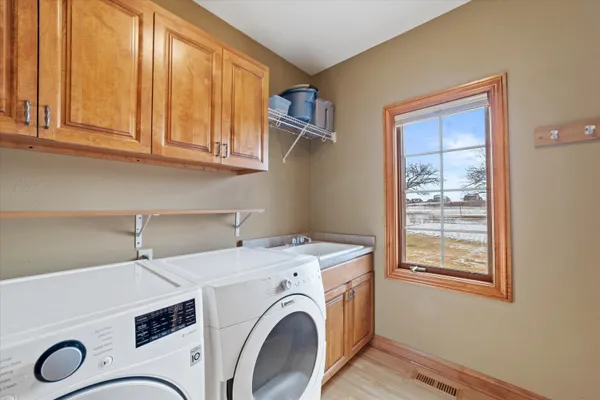 $899,900 | N60W27179 Trappers Run, Merton, WI 53089