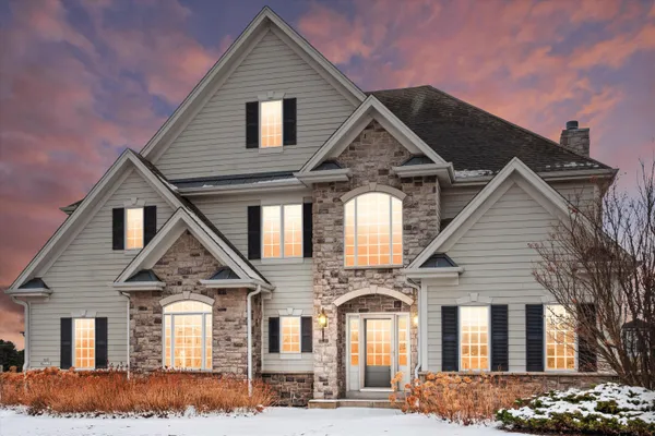 $899,900 | N60W27179 Trappers Run, Merton, WI 53089