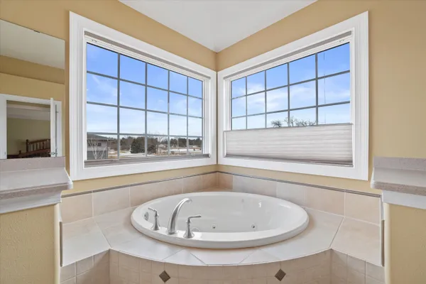 $899,900 | N60W27179 Trappers Run, Merton, WI 53089